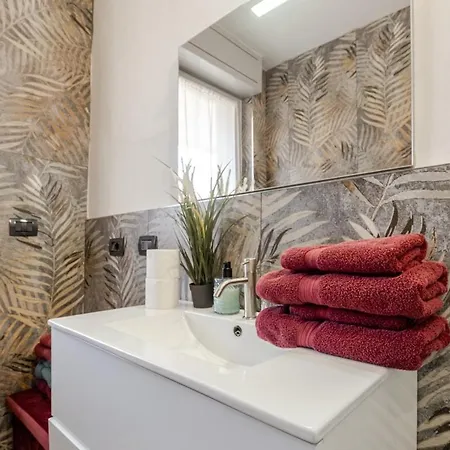 Center - Modern Flat With Free Parking And Wifi - A アパート