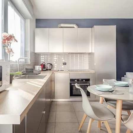 Daire Center - Modern Flat With Free Parking And Wifi - A