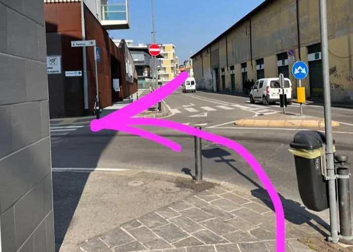 Center - Modern Flat With Free Parking And Wifi - A アパート